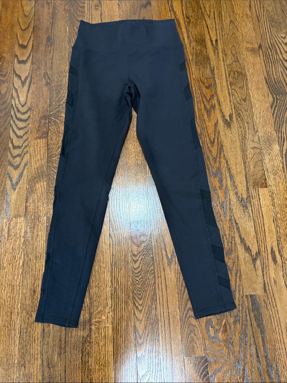 Alo 7/8 High-Waist Black Leggings with mesh side panels